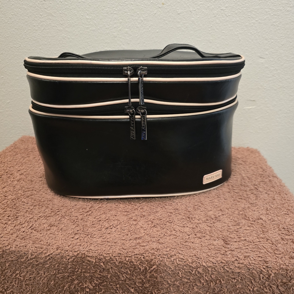 Black Makeup Case with Cream Accents